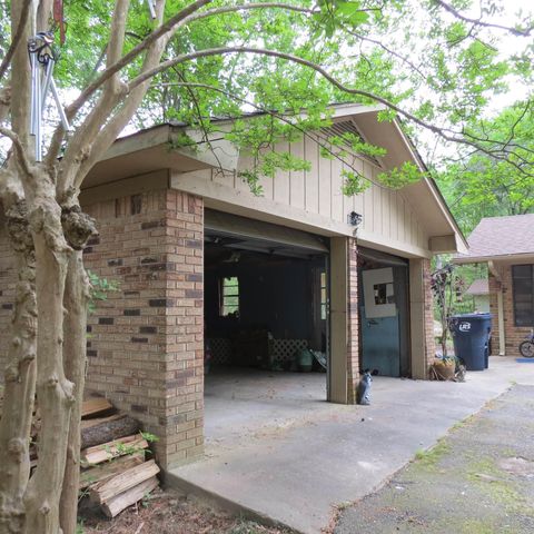 8450 Victoria Drive, Pine Bluff, AR 71603