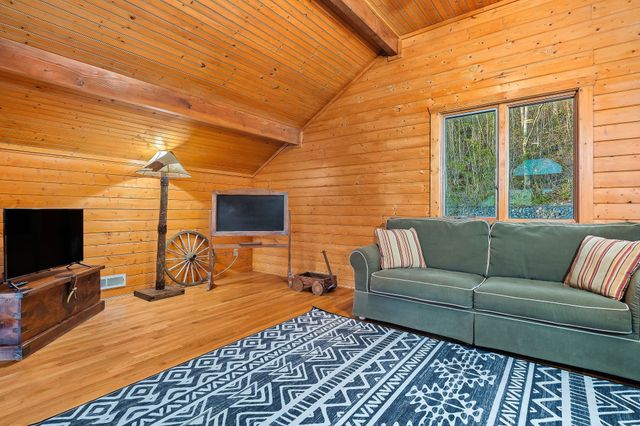 245 Nadia Ln, Smithville, TN 37166