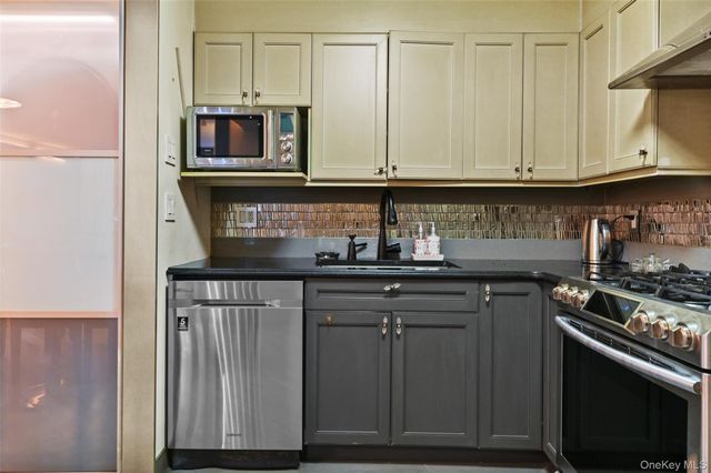 210-19 26th Avenue TL, Bayside, NY 11360