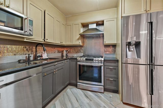 210-19 26th Avenue TL, Bayside, NY 11360