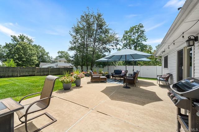 11 Pimlico Drive, Commack, NY 11725