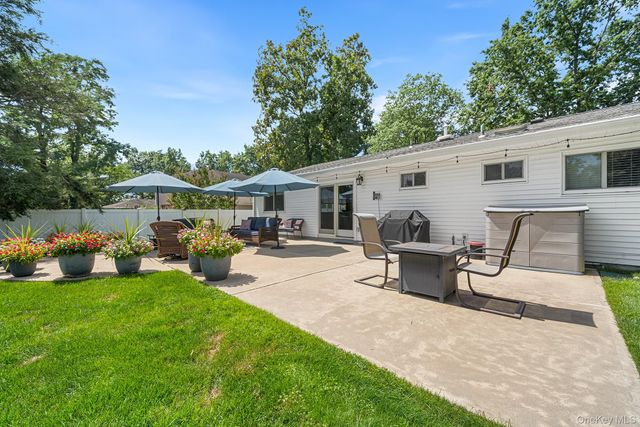 11 Pimlico Drive, Commack, NY 11725