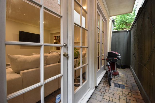 3226 Pemberton Circle Drive, Houston, TX 77025