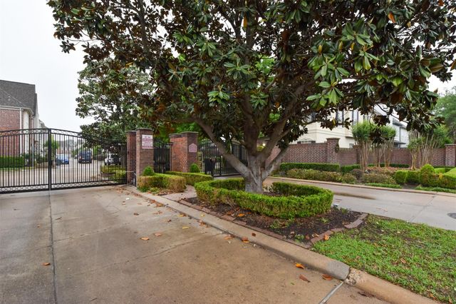 3226 Pemberton Circle Drive, Houston, TX 77025