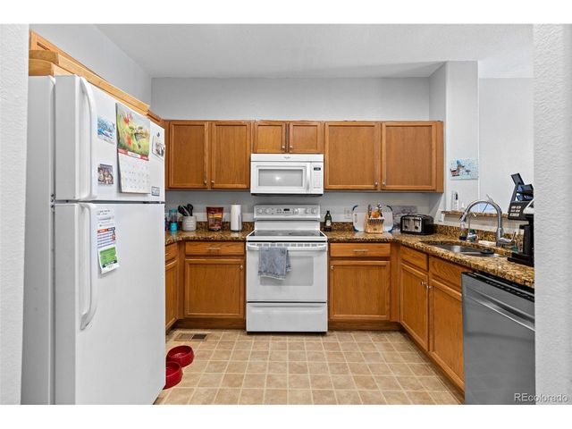 137 Foxglove Dr, Brighton, CO 80601