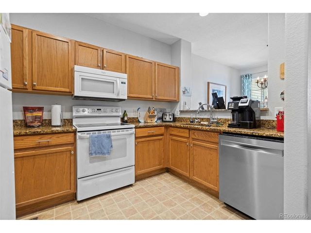 137 Foxglove Dr, Brighton, CO 80601