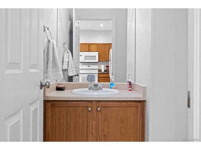 137 Foxglove Dr, Brighton, CO 80601