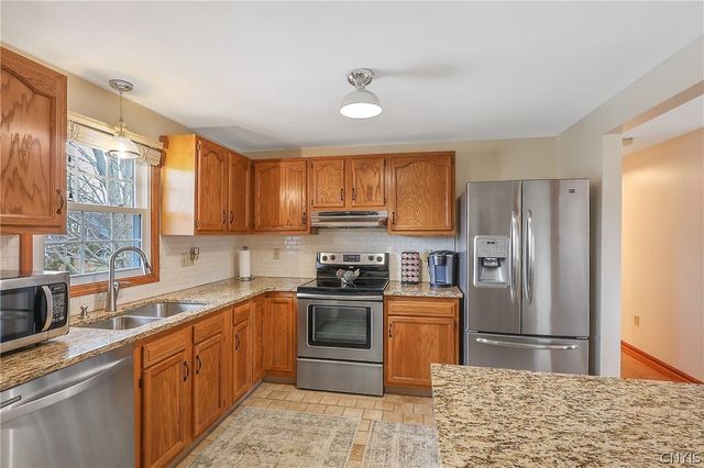 8511 Grandview Drive, Cicero, NY 13039