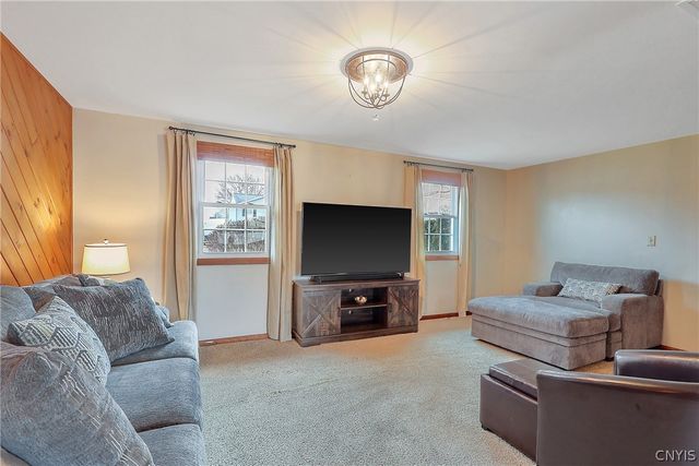 8511 Grandview Drive, Cicero, NY 13039