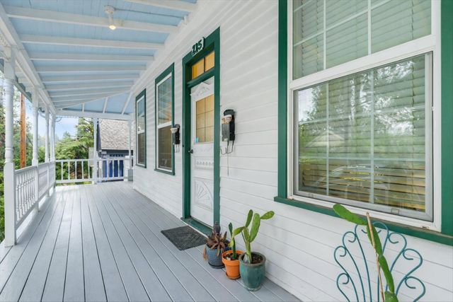 215 Nevada St, Nevada City, CA 95959