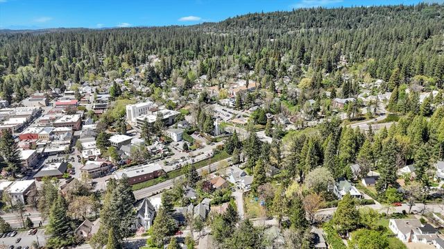 215 Nevada St, Nevada City, CA 95959