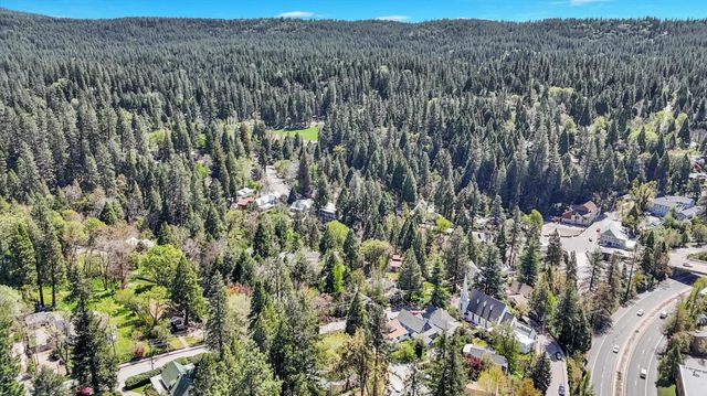 215 Nevada St, Nevada City, CA 95959