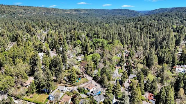 215 Nevada St, Nevada City, CA 95959