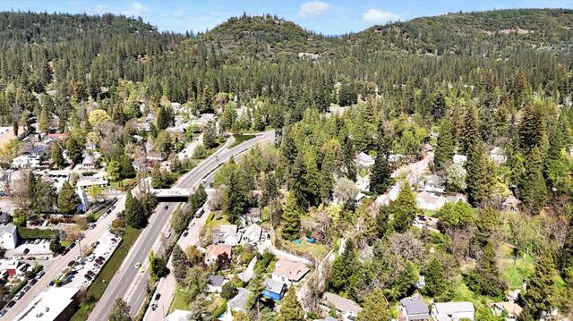 215 Nevada St, Nevada City, CA 95959