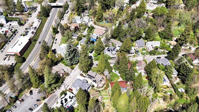 215 Nevada St, Nevada City, CA 95959