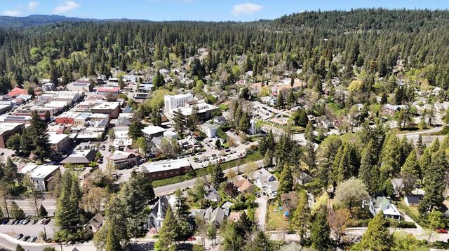 215 Nevada St, Nevada City, CA 95959