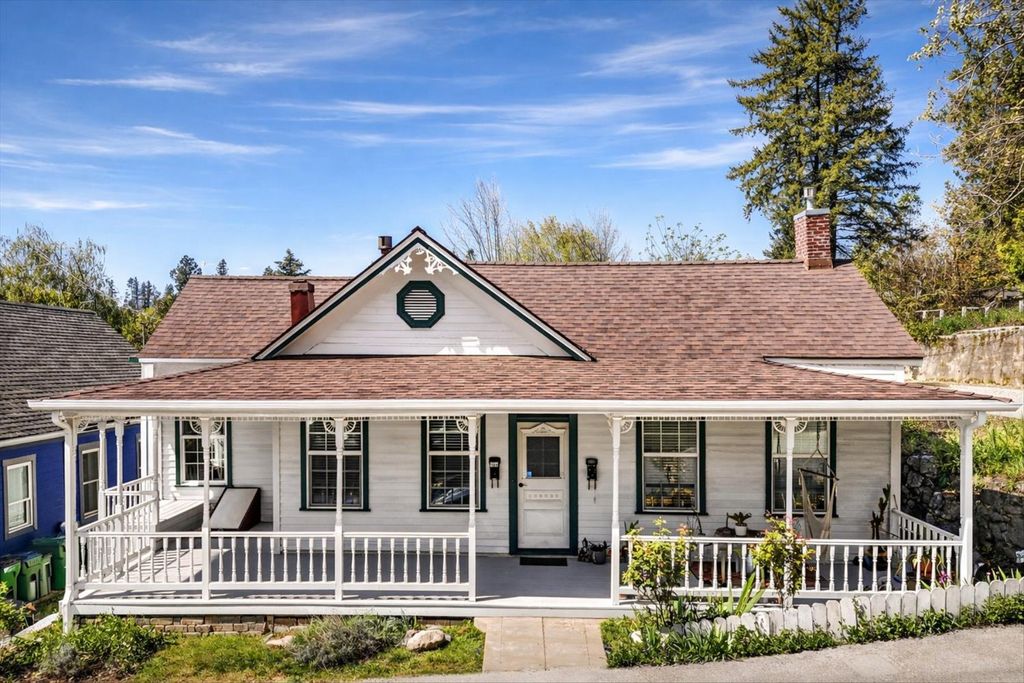 215 Nevada St, Nevada City, CA 95959