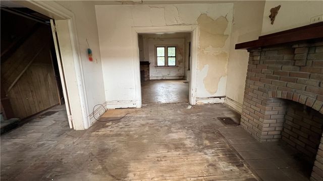 222 Luray St, Perry Hilltop, PA 15214