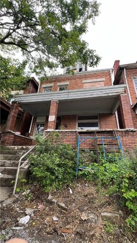 222 Luray St, Perry Hilltop, PA 15214