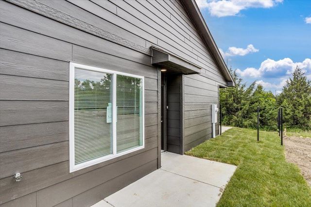 3201 E Thunder Street, Wichita, KS 67220