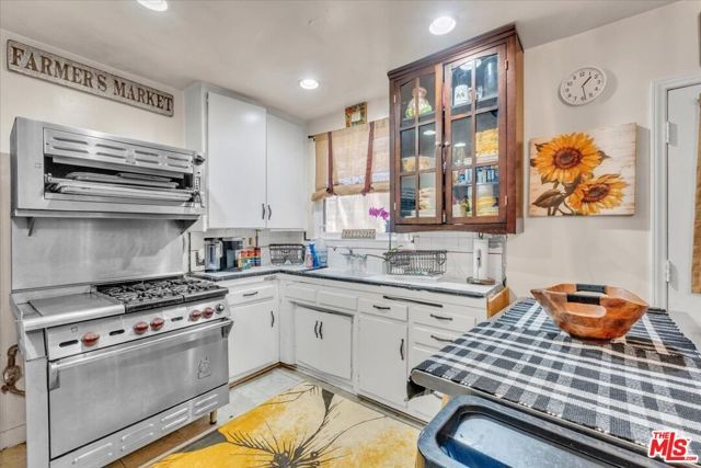 7506 Independence Avenue, Canoga Park (los Angeles), CA 91303