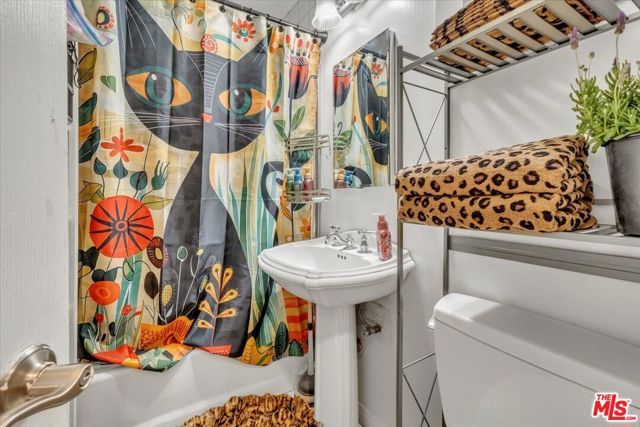 7506 Independence Avenue, Canoga Park (los Angeles), CA 91303