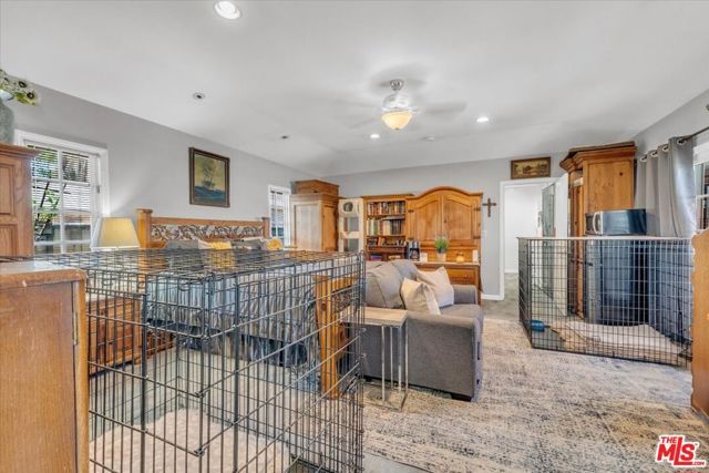 7506 Independence Avenue, Canoga Park (los Angeles), CA 91303