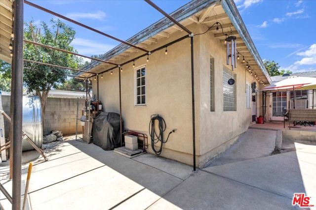 7506 Independence Avenue, Canoga Park (los Angeles), CA 91303