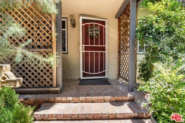 7506 Independence Avenue, Canoga Park (los Angeles), CA 91303