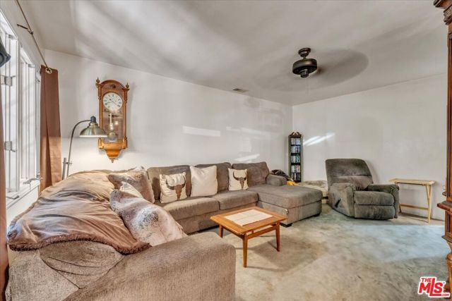 7506 Independence Avenue, Canoga Park (los Angeles), CA 91303