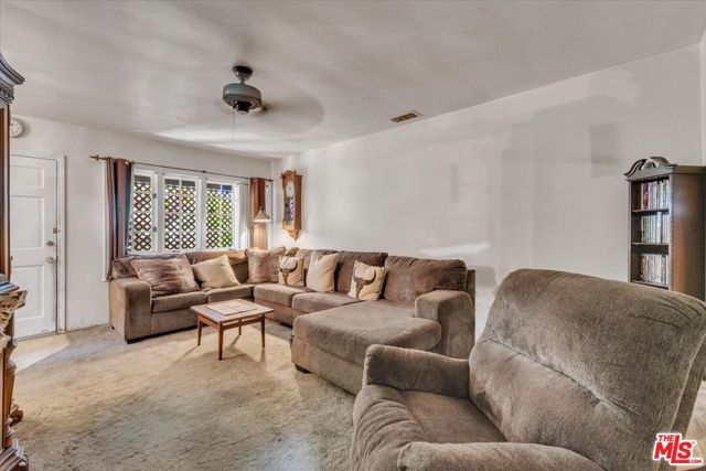 7506 Independence Avenue, Canoga Park (los Angeles), CA 91303