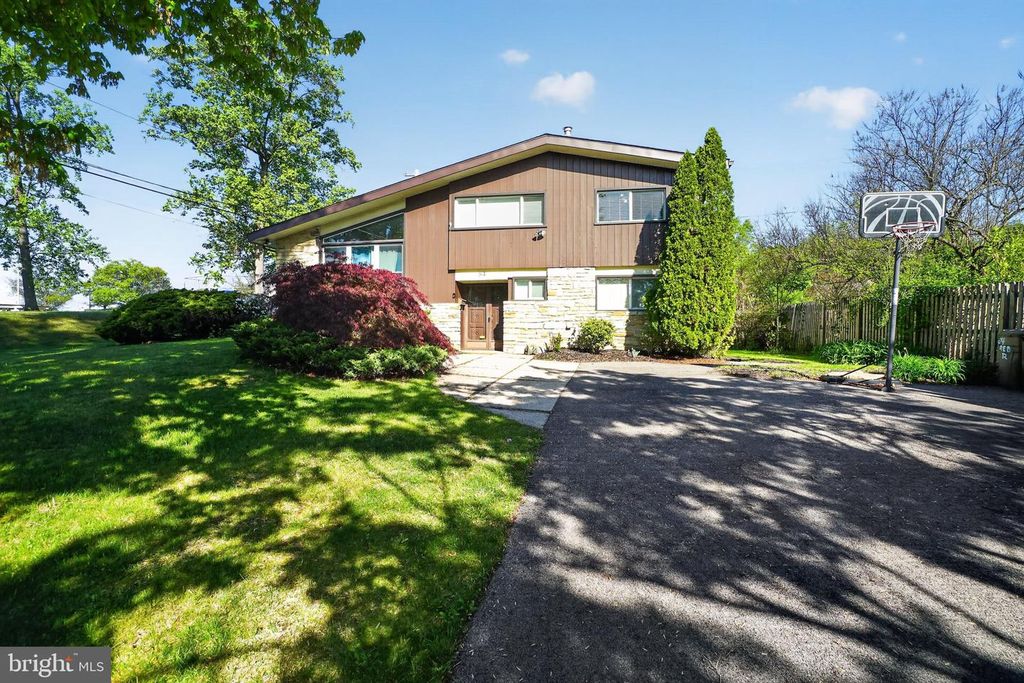 64 RED ROWAN LN, Plymouth Meeting, PA 19462