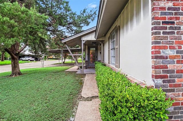 2303 Bron Holly Drive, Houston, TX 77018