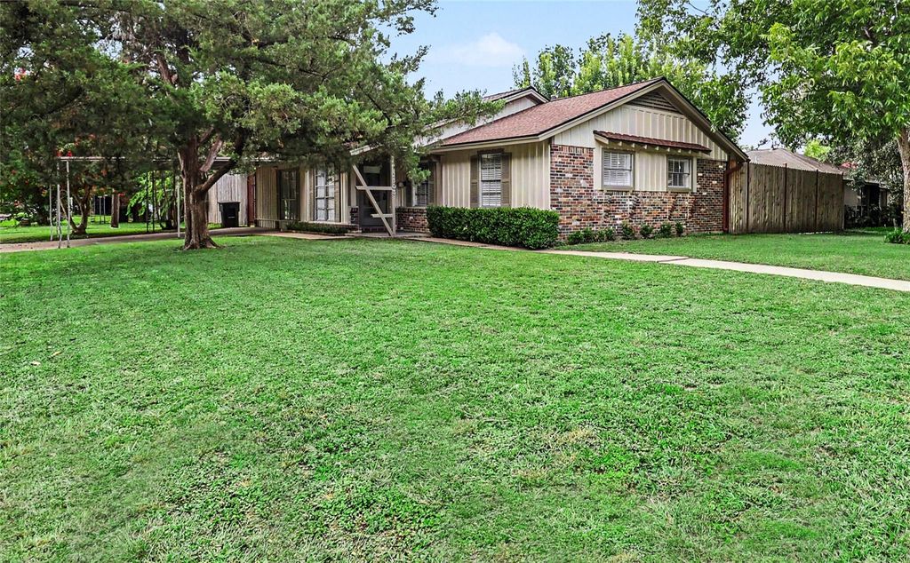 2303 Bron Holly Drive, Houston, TX 77018