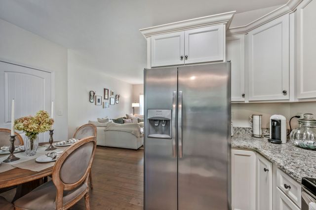 1236 N Charlotte St, Dickson, TN 37055