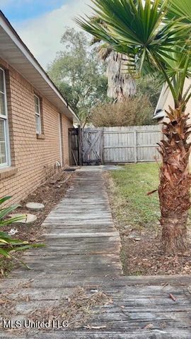 979 Bluff Ridge, Biloxi, MS 39532