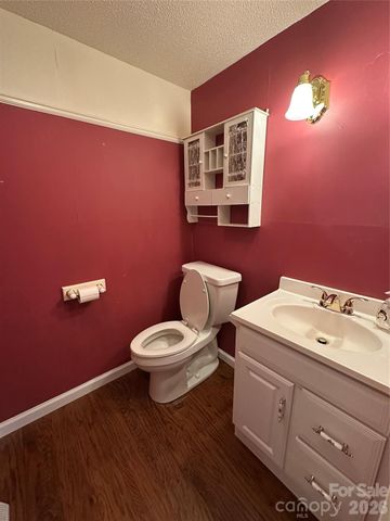 1215 Wiltshire Drive 30, Kannapolis, NC 28081