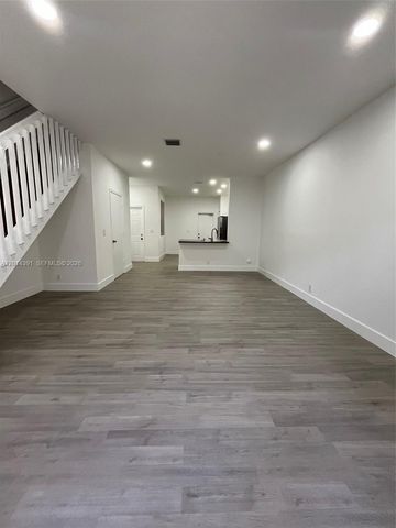 2216 Ensenada Ter, Weston, FL 33327