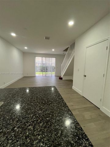 2216 Ensenada Ter, Weston, FL 33327
