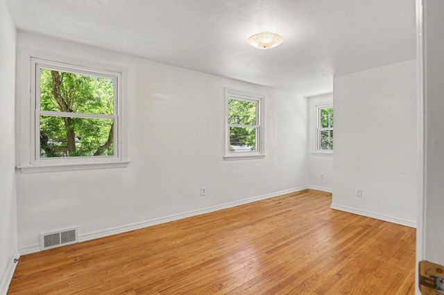 1653 Ridgeview Street SE, Grand Rapids, MI 49506