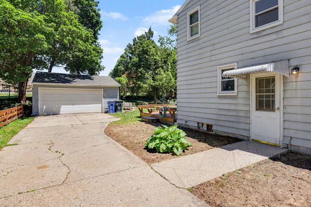 1653 Ridgeview Street SE, Grand Rapids, MI 49506
