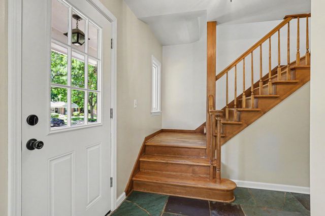 1653 Ridgeview Street SE, Grand Rapids, MI 49506