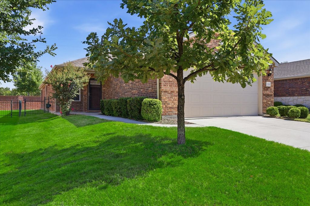 2090 Marsh Point Drive, Frisco, TX 75036