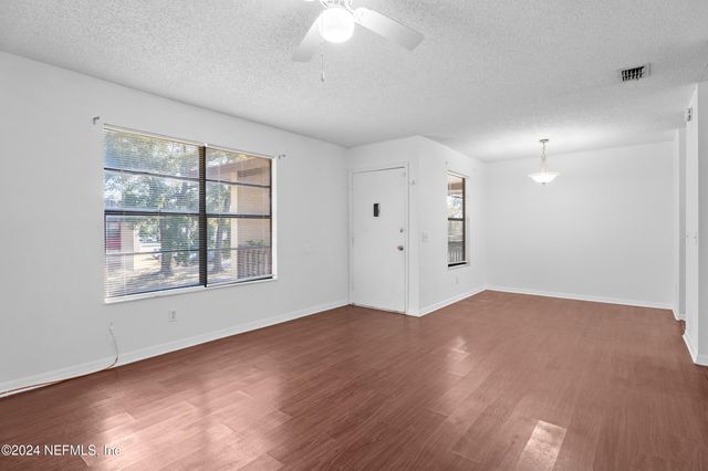 476 LOMBARD Street 2D, Orange Park, FL 32073