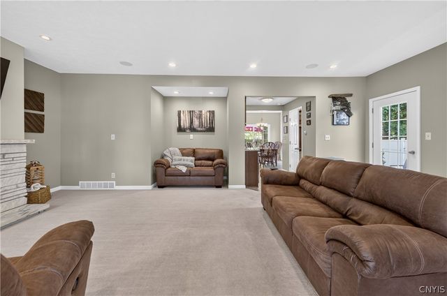 8846 Seneca Avenue, Cicero, NY 13039
