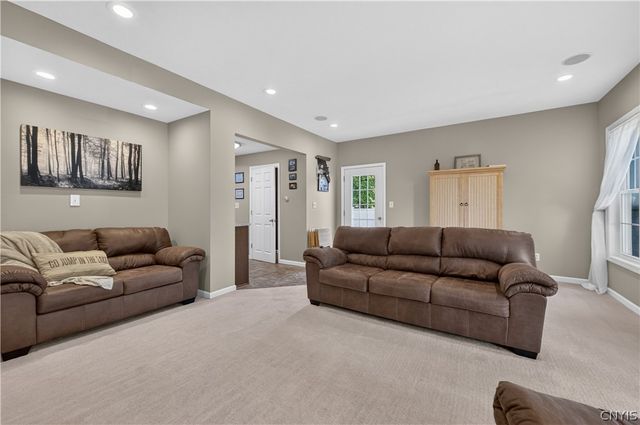 8846 Seneca Avenue, Cicero, NY 13039