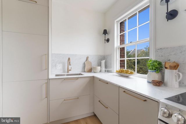 2527 Q ST NW #202, Washington, DC 20007