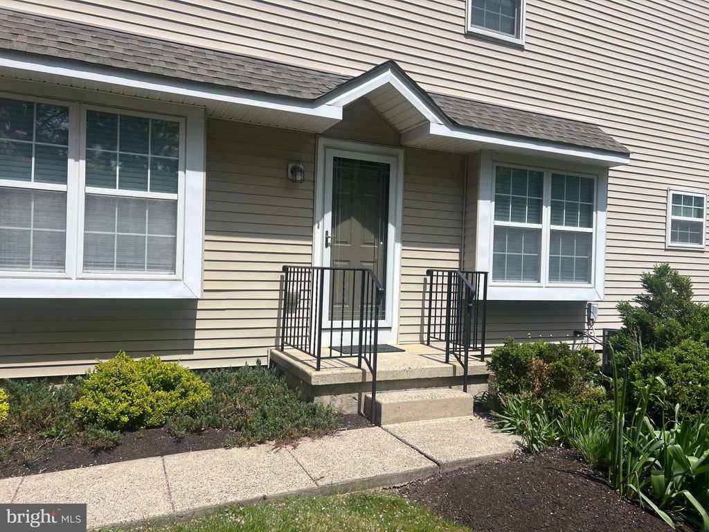 1470 SWEETBRIAR DR, Jamison, PA 18929