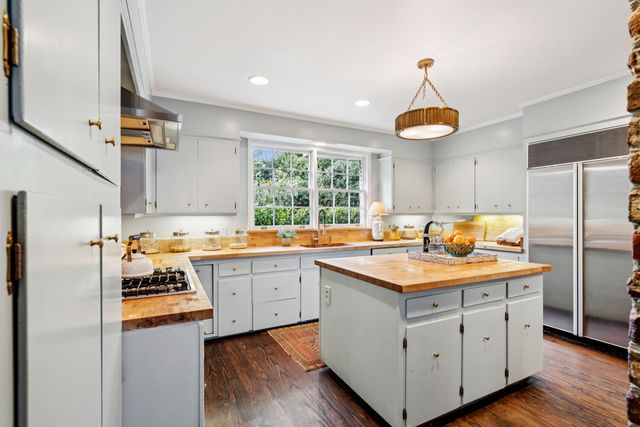 352 Confederate Circle, Charleston, SC 29407