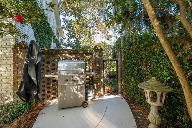 352 Confederate Circle, Charleston, SC 29407